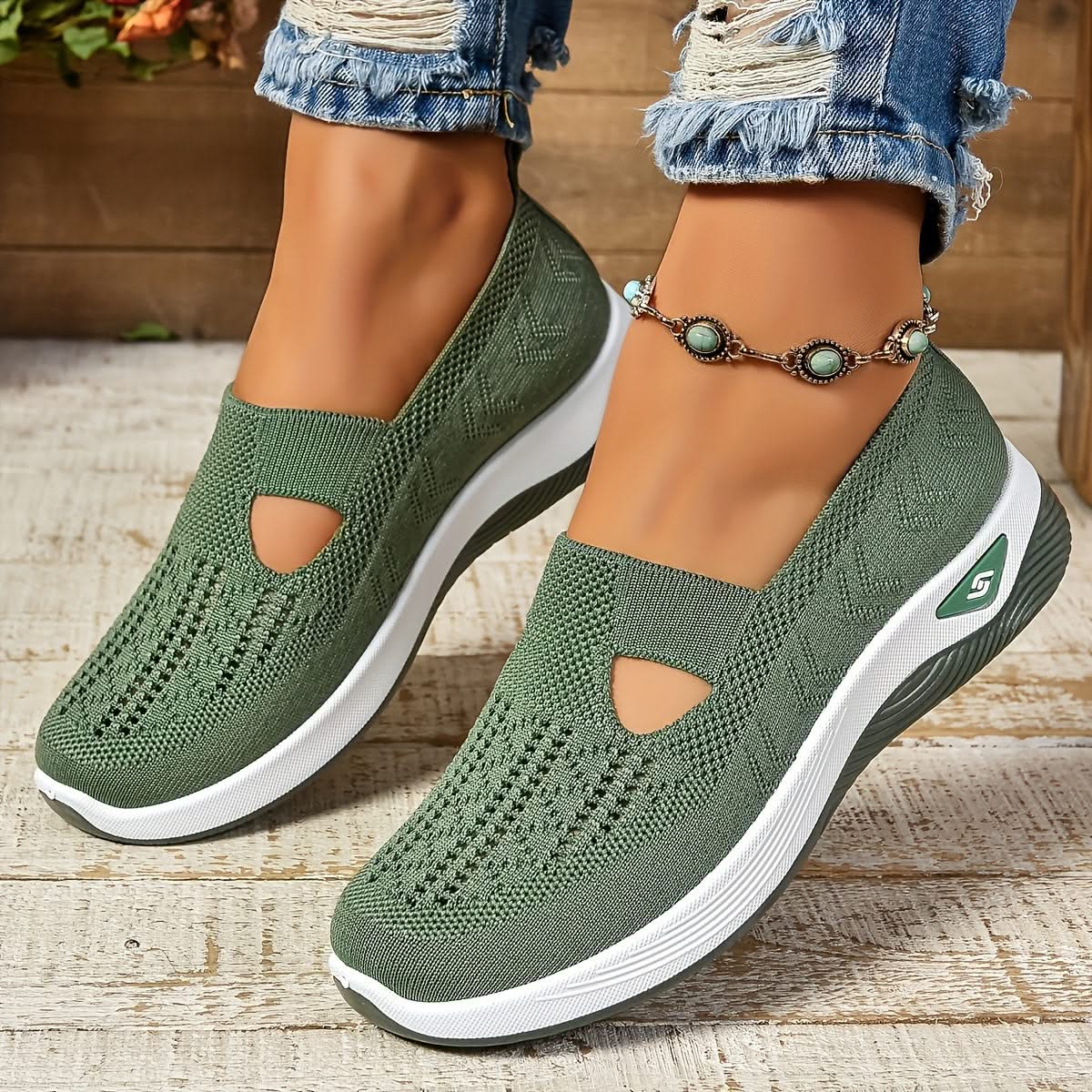 ELARA | Sneaker with wide toe box