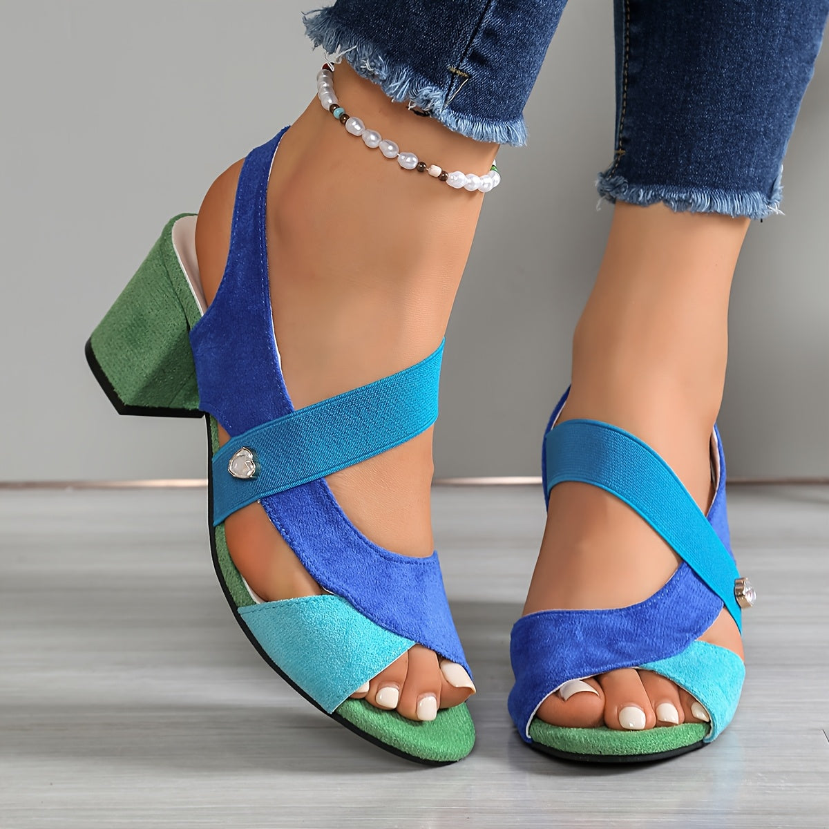 AUBREY | Block heel sandals with cross strap