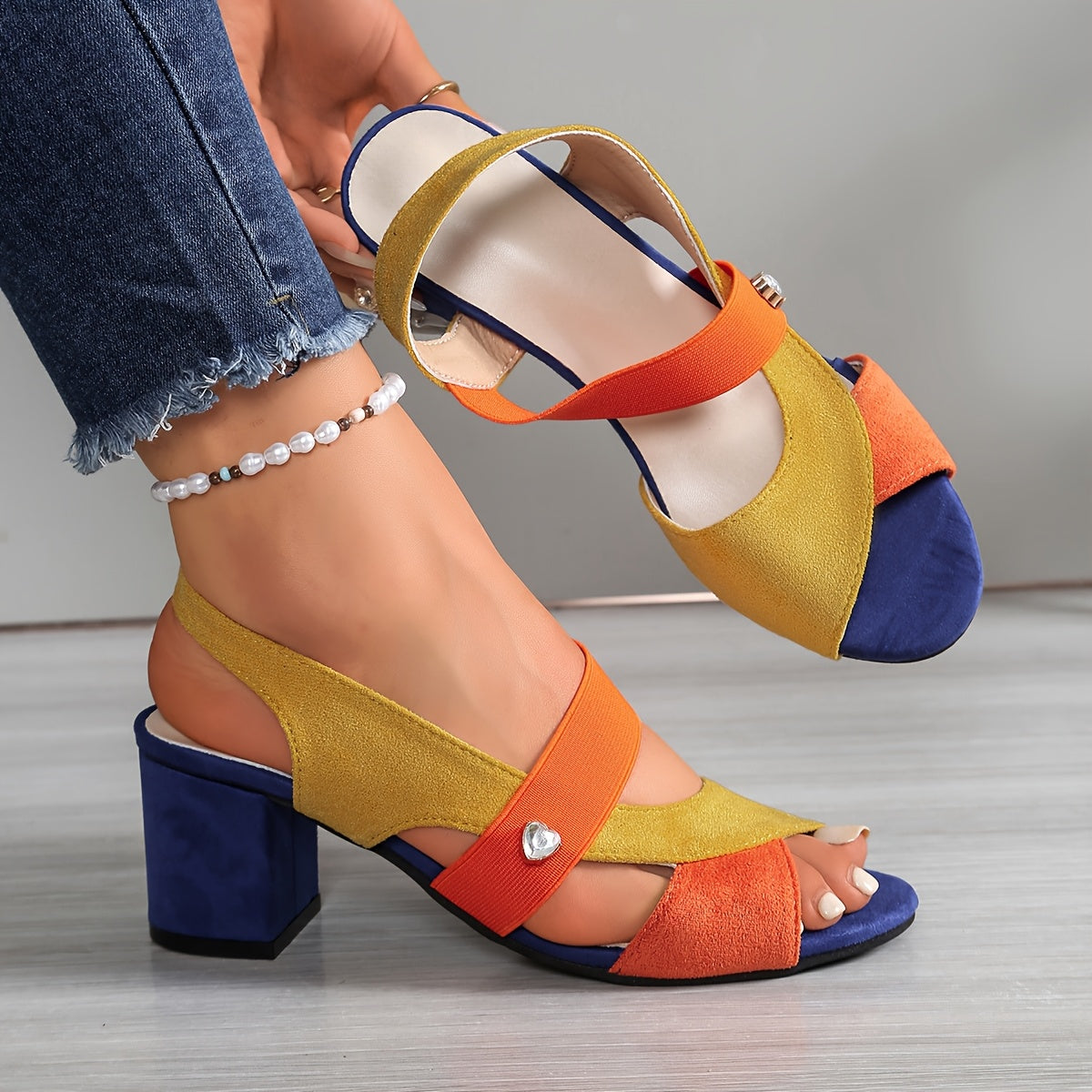 AUBREY | Block heel sandals with cross strap