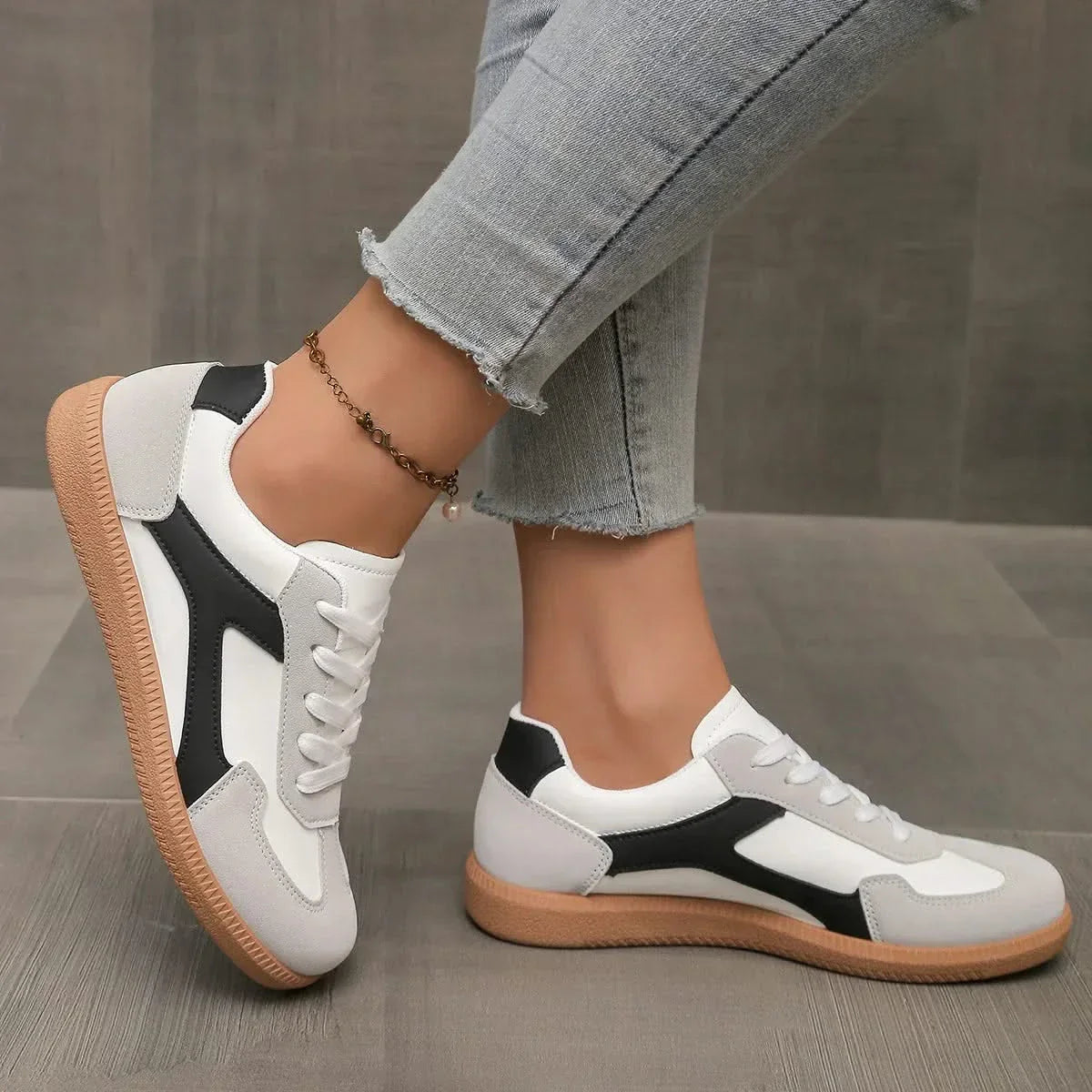 CELESSE | Low-profile sneaker with gum sole