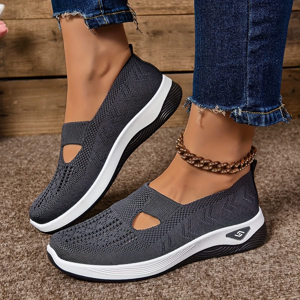 ELARA | Sneaker with wide toe box