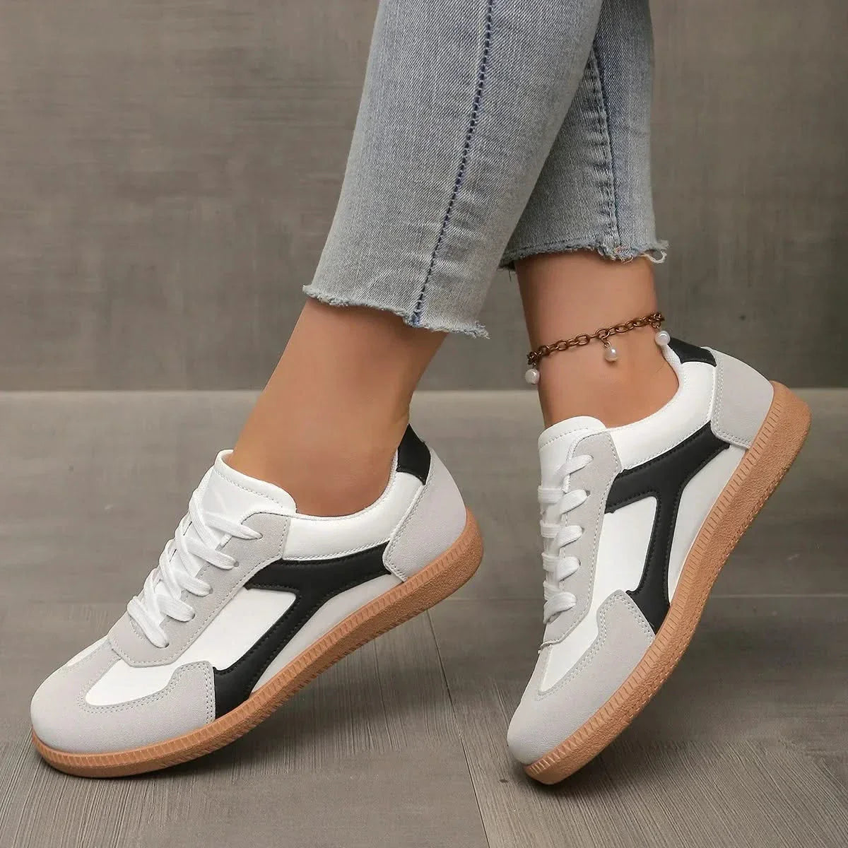 CELESSE | Low-profile sneaker with gum sole