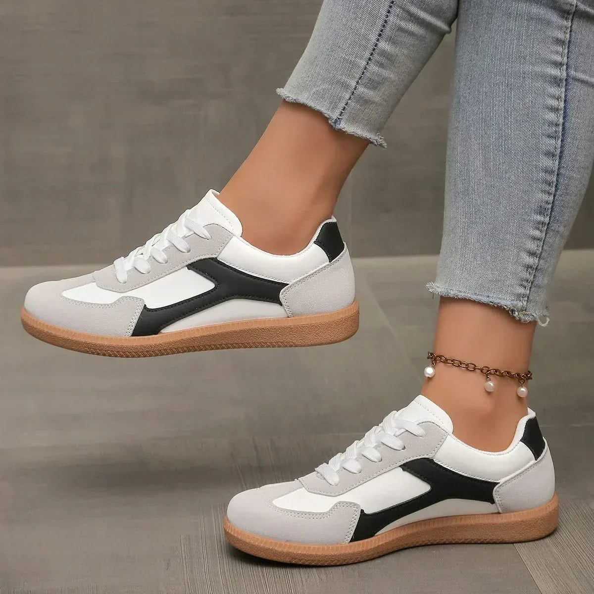 CELESSE | Low-profile sneaker with gum sole